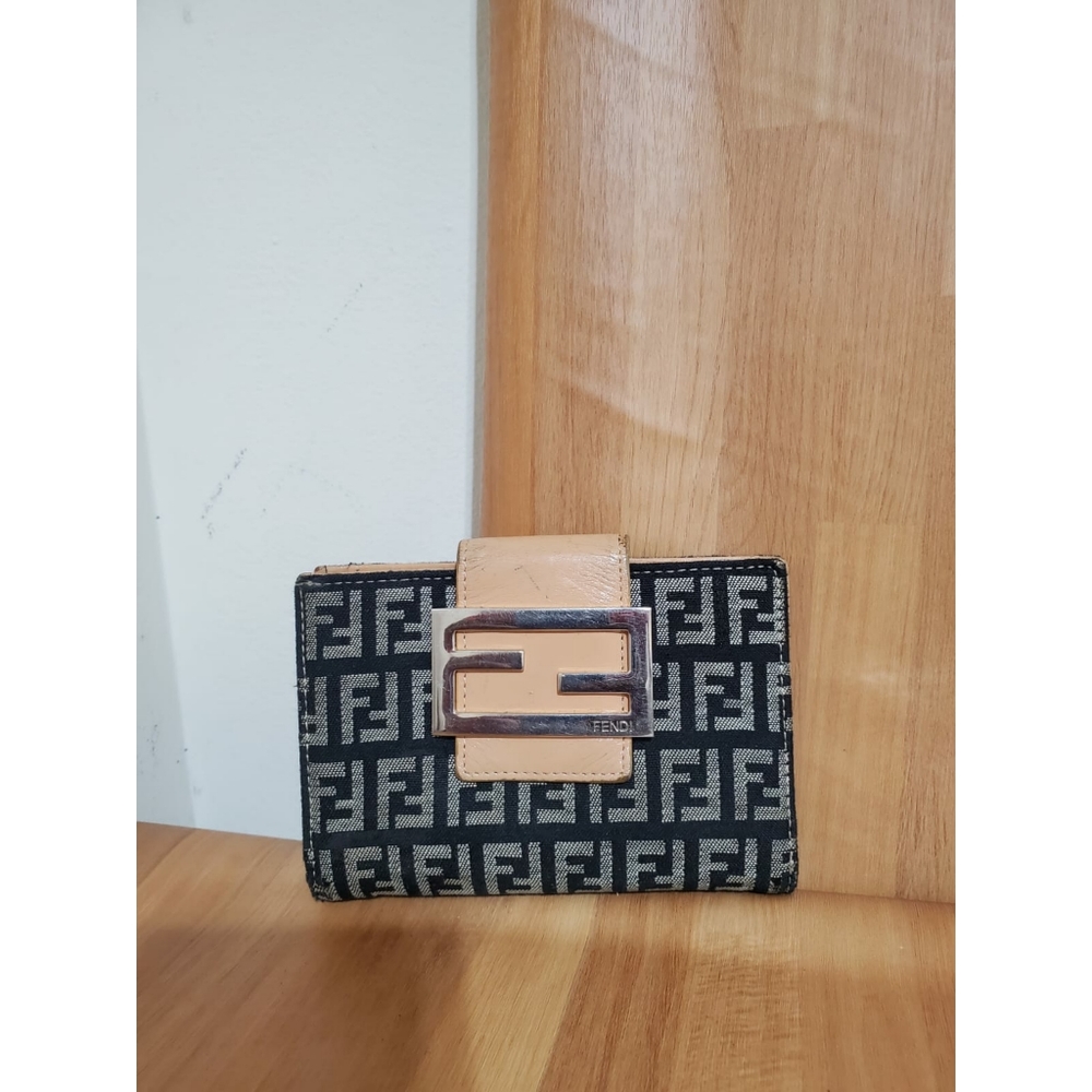 FendiVintage French Wallet with Leather Compact - Picture 1 of 6